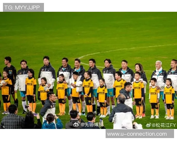 足球明星云集的瞬间捕捉展现绿茵场上的璀璨风采与激情时刻