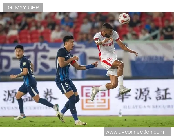 重庆足球队战术之争引发热议球迷与专家各执己见探讨未来发展方向 重庆足球队战术之争引发热议球迷与专家各执己见探讨未来发展方向